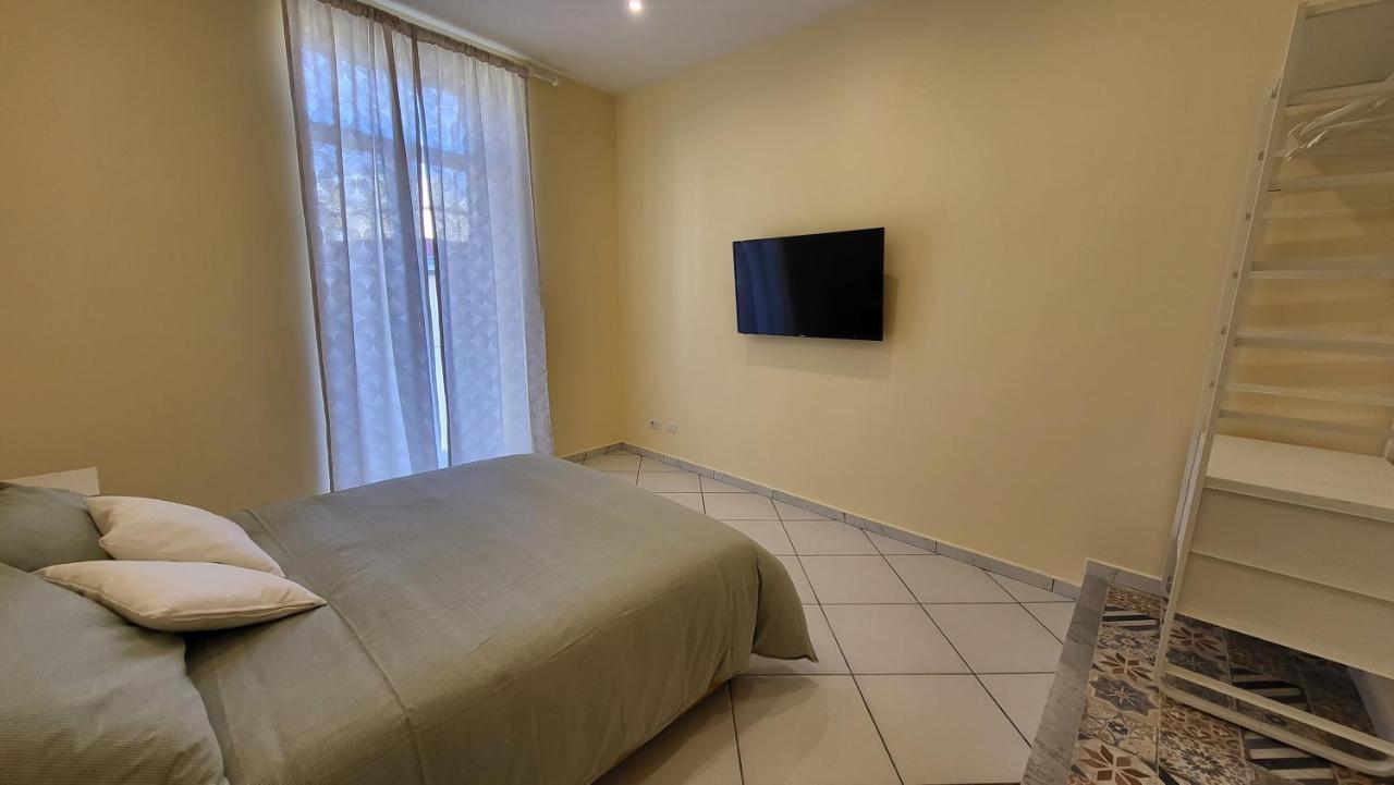 La Casa Di Bruno Suites เนเปิลส์ ภายนอก รูปภาพ