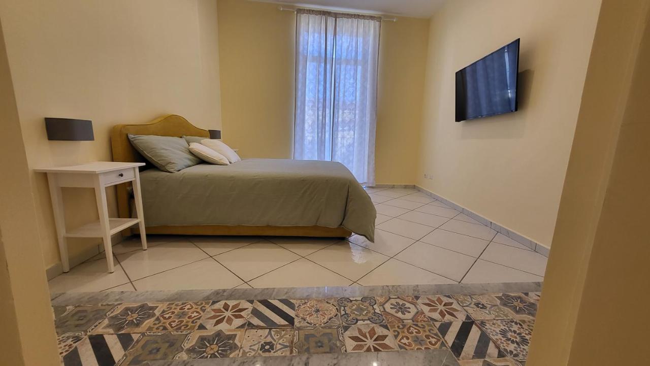 La Casa Di Bruno Suites เนเปิลส์ ภายนอก รูปภาพ