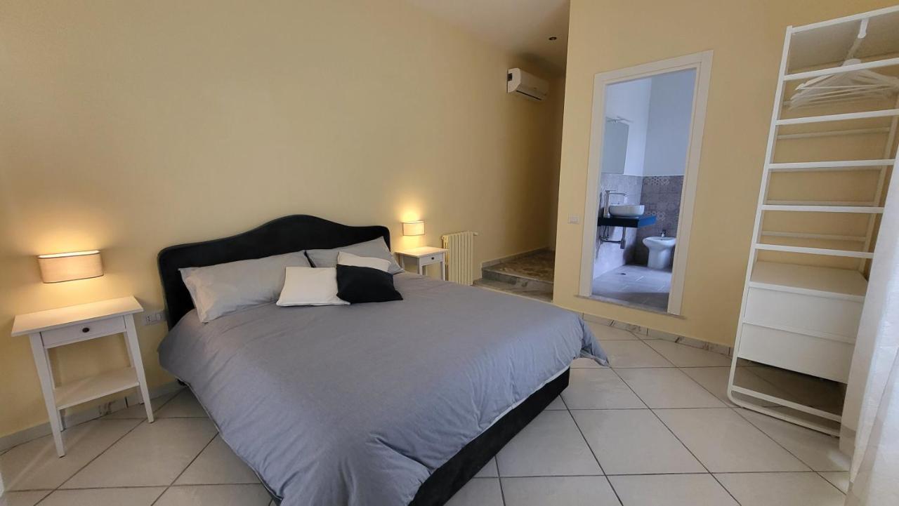 La Casa Di Bruno Suites เนเปิลส์ ภายนอก รูปภาพ